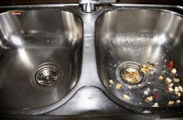 Nguyên nhân chậu rửa bát bị nghẹt dầu mỡ và rác thải