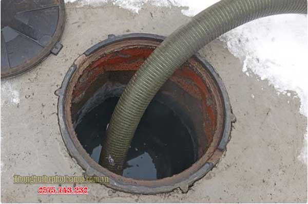 Cách xử lý bể phốt trào ngược an toàn, hiệu quả