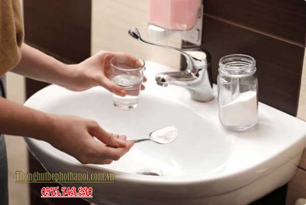 Baking soda và giấm hoạt động thế nào khi thông cống