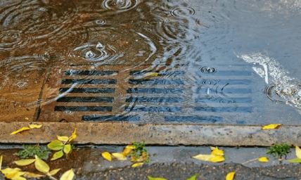 Thực trạng hệ thống thoát nước mưa tại khu dân cư, đường phố