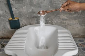 1. Kinh nghiệm thông tắc bồn cầu bằng nước nóng