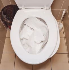 Tắc bồn cầu tại Hoàn Kiếm – nỗi ám ảnh giữa lòng phố cổ