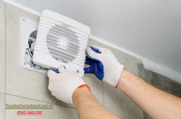 Bật quạt hút không khí loại bỏ mùi hôi thối trong phòng ngủ: