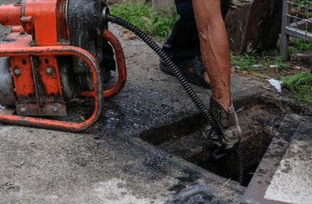 1. Công nghệ thông tắc cống bằng máy lò xo công suất cao